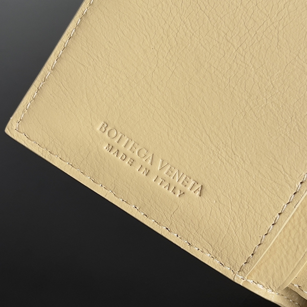 ボッテガヴェネタ財布コピー着用イメージ